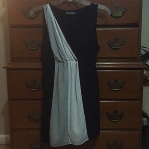 Super cute Maternity top!